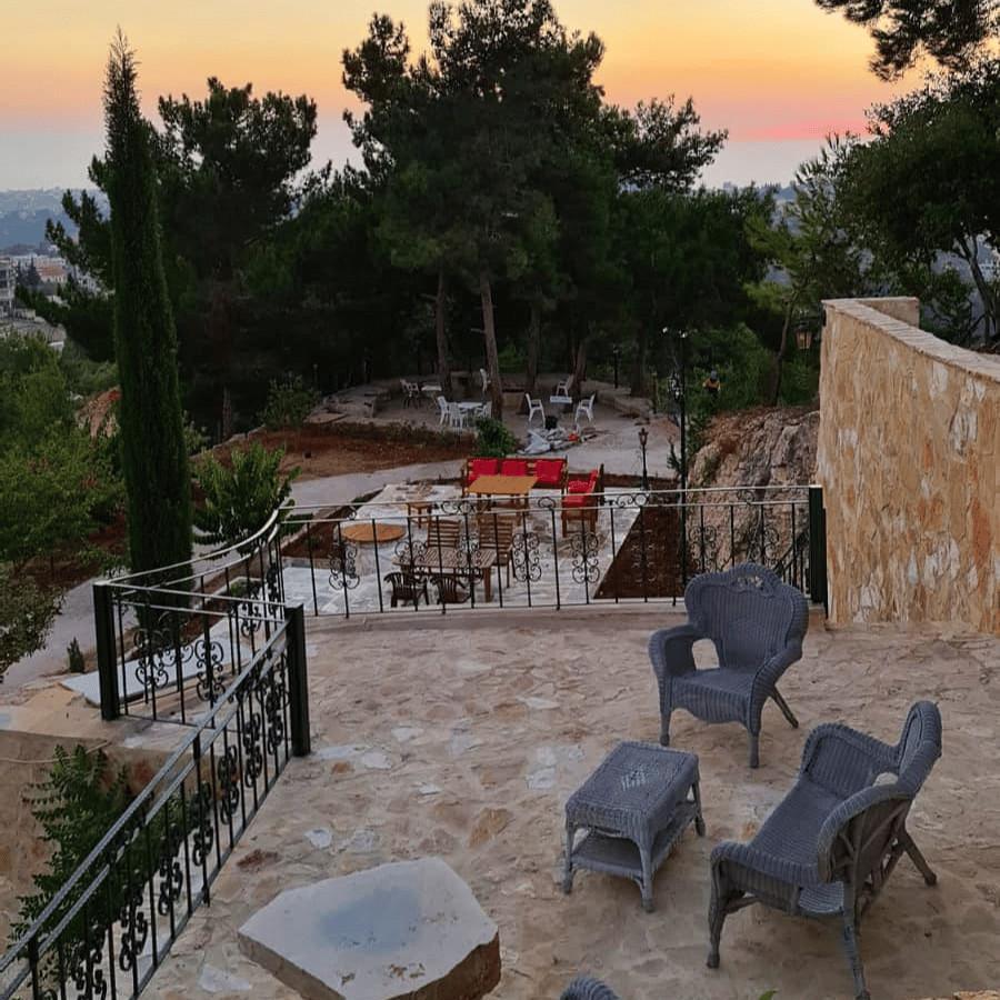 Villa with four bedrooms and two Pools – Al Burjen, Chouf