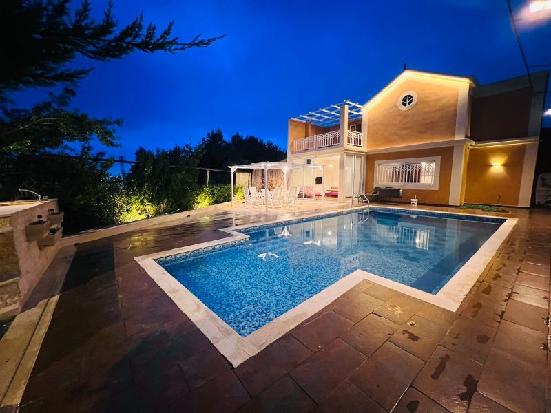 Big Chalet with Private Pool – Ain Qana, Nabatieh