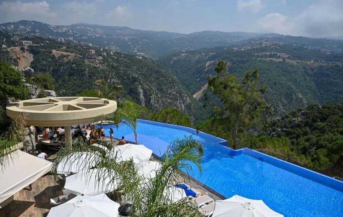 Eagle Nest Villa with Outdoor Jacuzzi – Ajaltoun, Keserwan