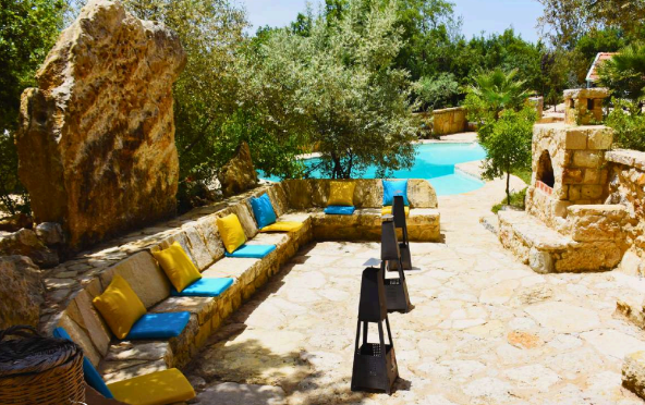 Two Guesthouses with Private Pool – Baaqline, Chouf