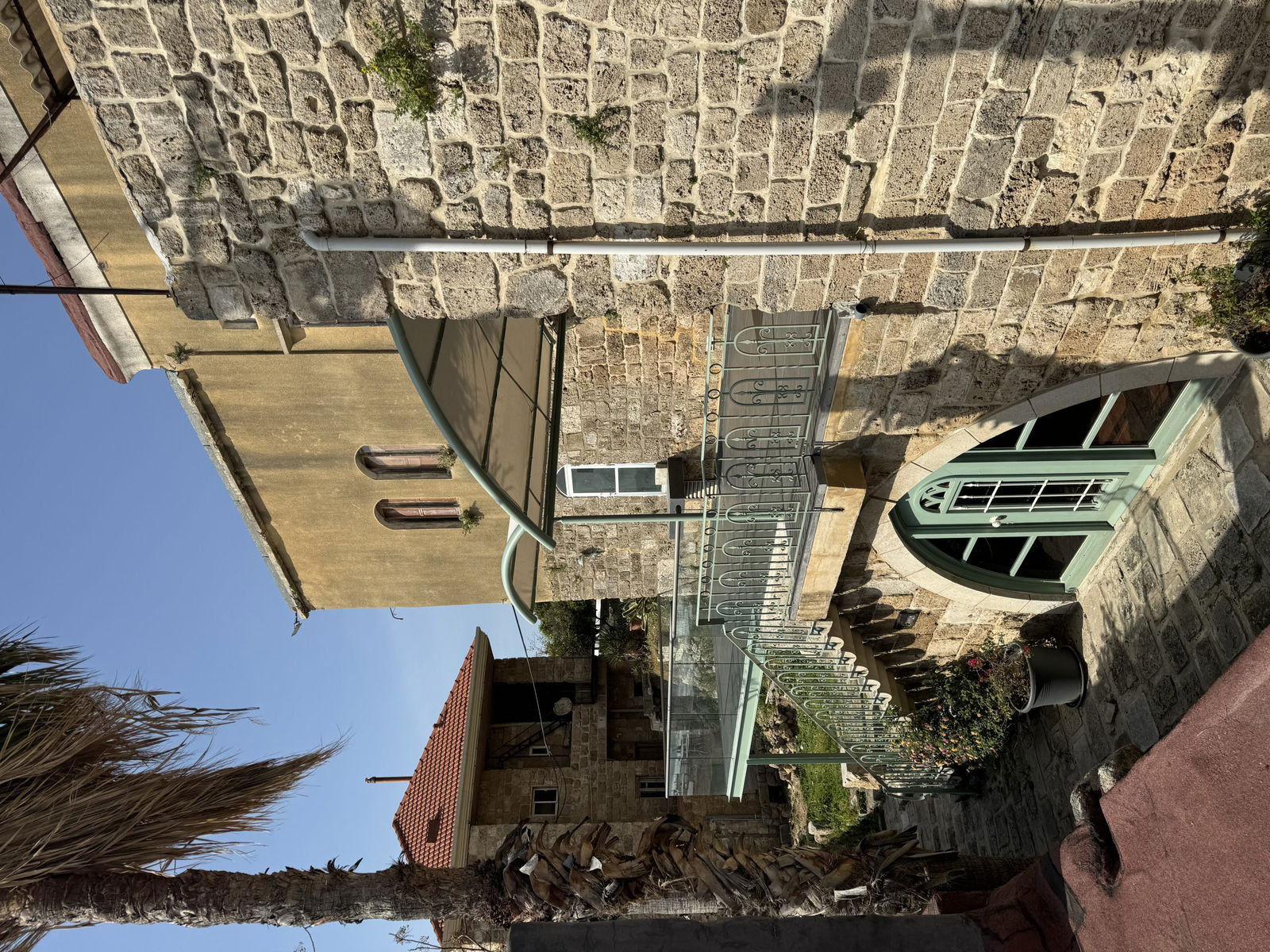 HIRAM in an Authentic Guesthouse – Byblos