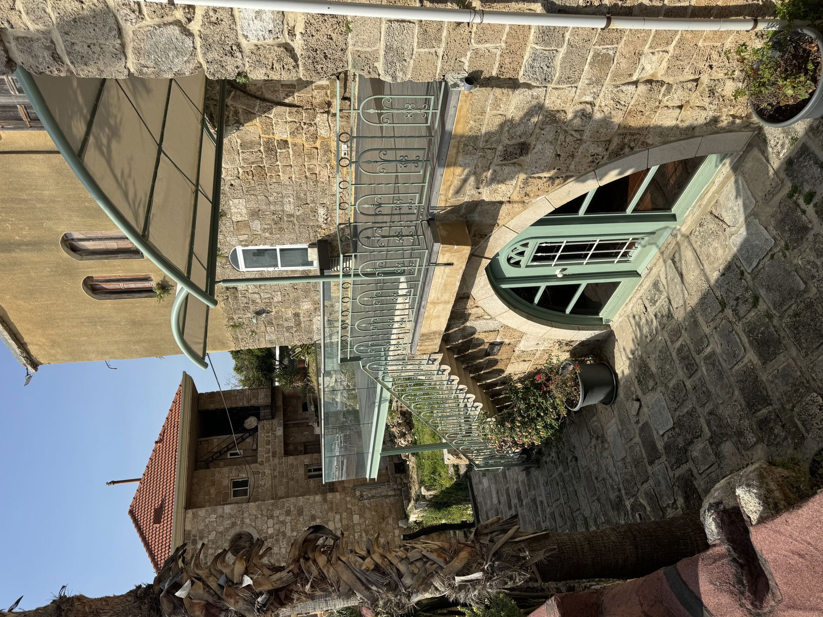 HIRAM in an Authentic Guesthouse – Byblos