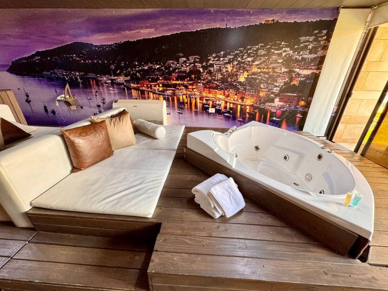 Yacht Bungalow in a Beach Resort – Halat, Jbeil