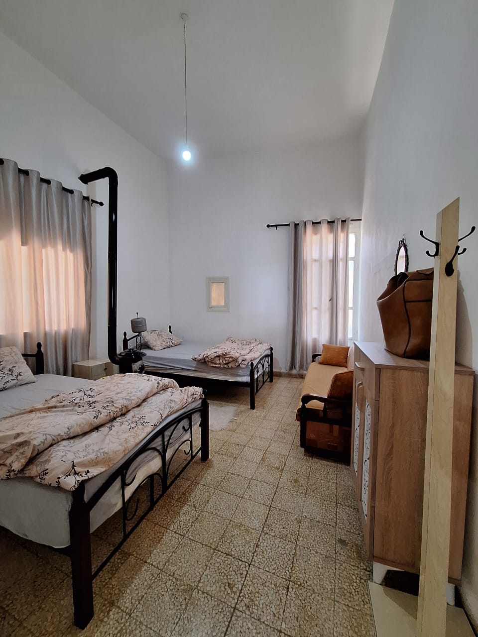 Orchid Room in a Guesthouse – Maasser el Chouf