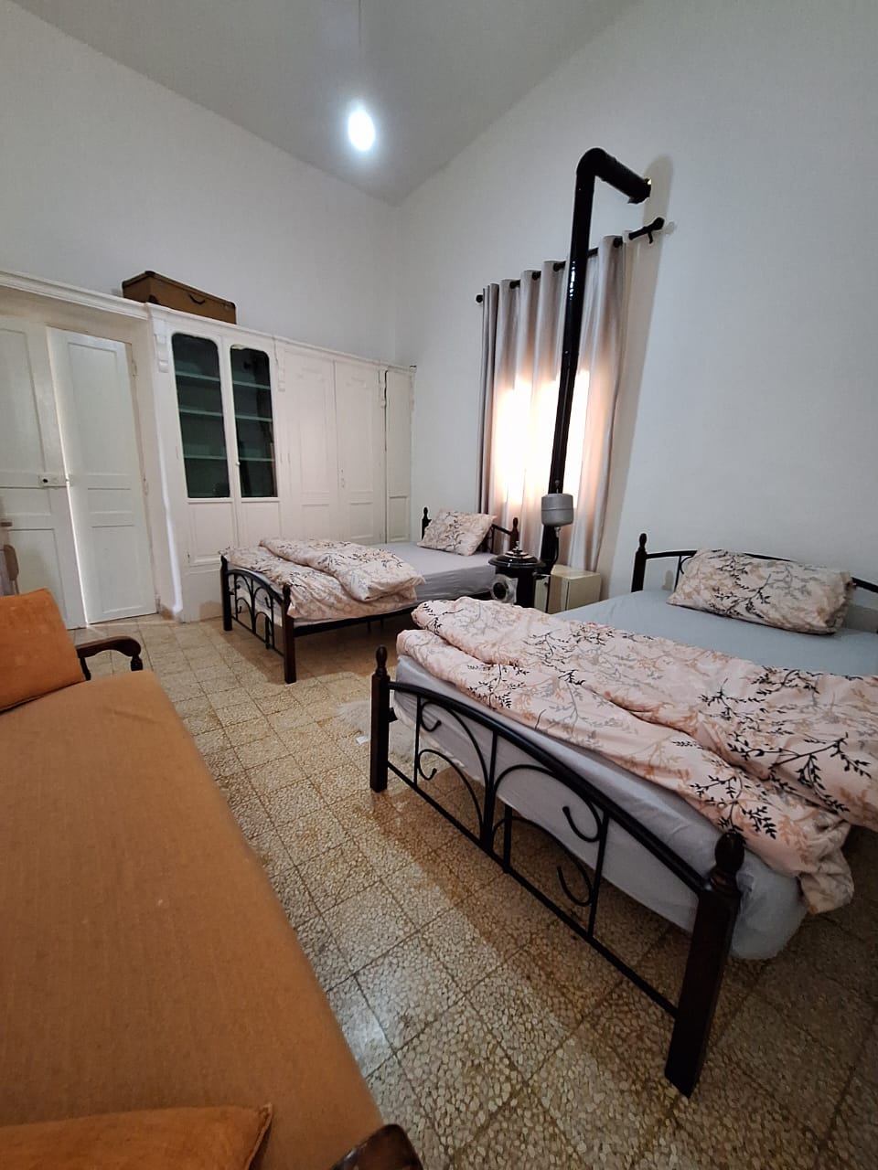 Orchid Room in a Guesthouse – Maasser el Chouf