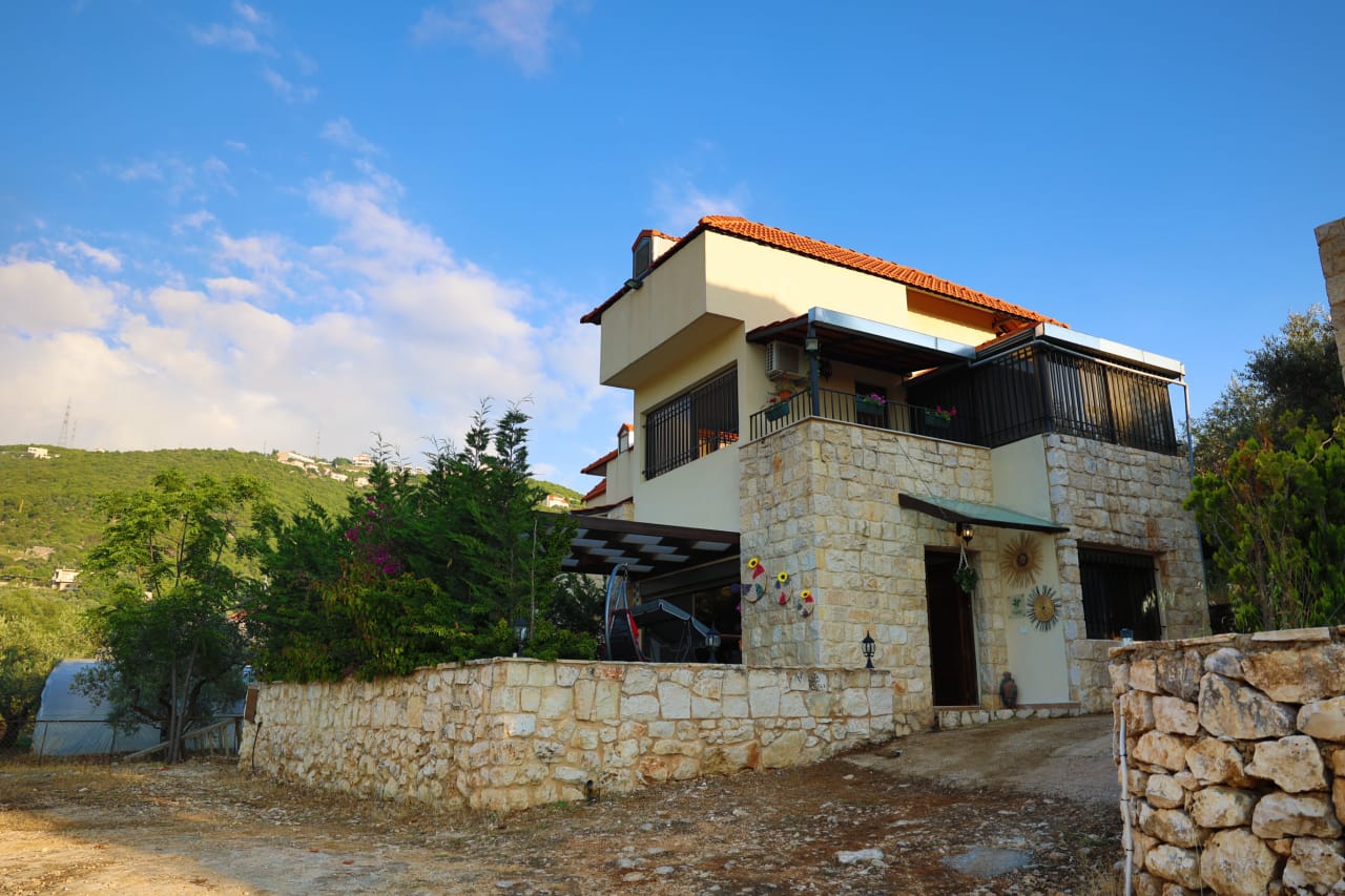 Three Floor Guesthouse – Chabtine, Batroun