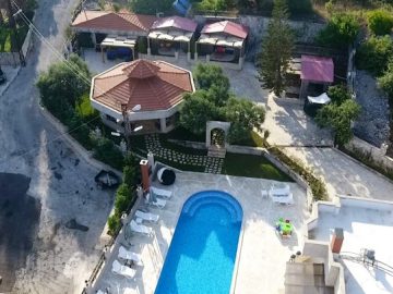 Cabins with Pool – Aabdelli,  Batroun