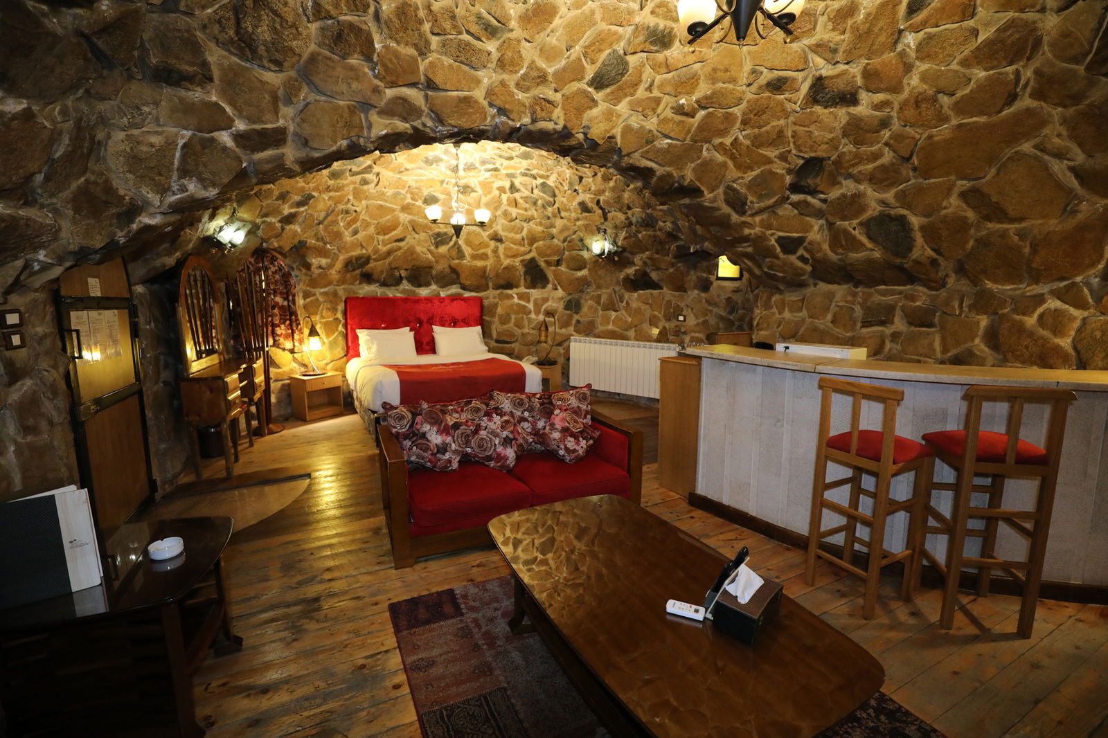 Deluxe Cave in an Hotel and Health Resort – Hammana