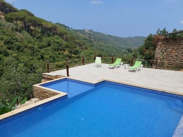 Mountain Pool – Aramoun